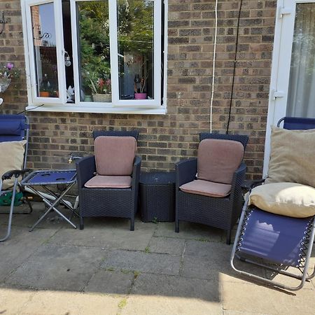 Home From Home Single Or Double Room Netflix Or Virgin Tv Wifi & Free Parking Poole Exterior photo